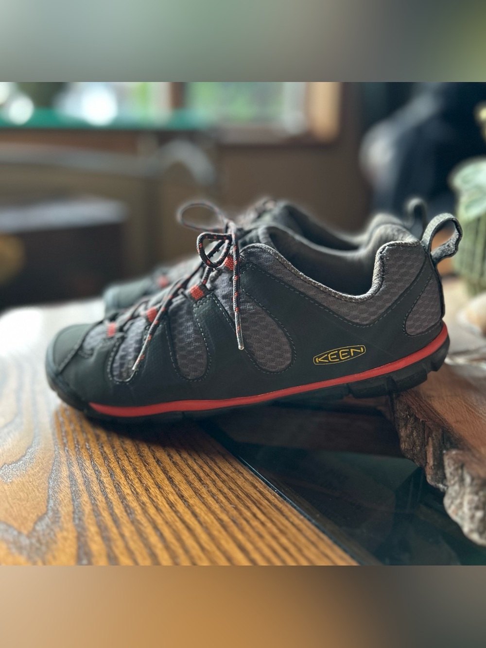 Keen CNX hiking shoes Sz 8